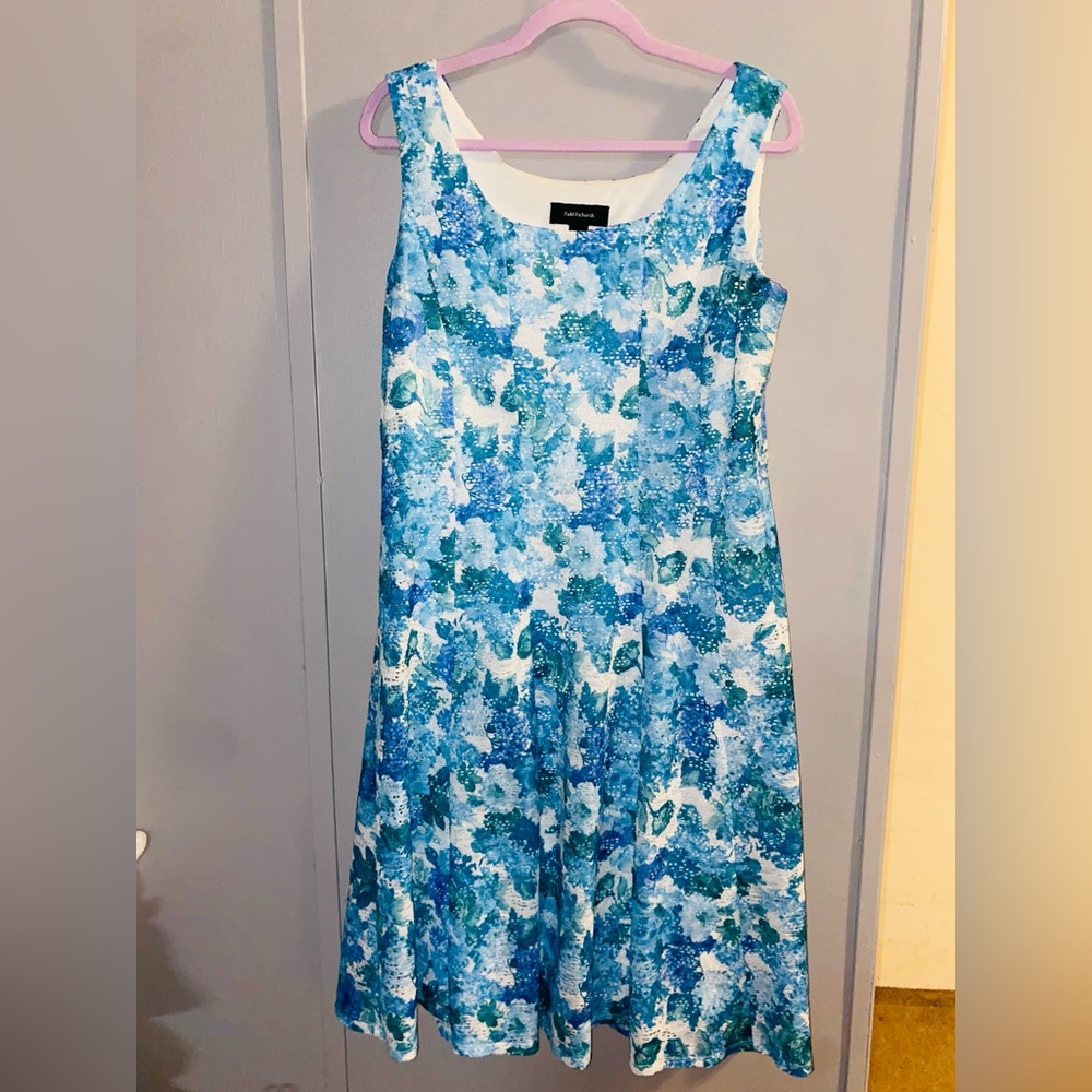 R&M Richards Blue and White Sleeveless Scoop Neck Midi Dress